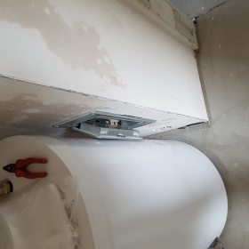 Położenie zasobnika uniemożliwia dojście do wyczystki