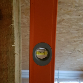 Brak pionu słupów drewnianych na poddaszu nieużytkowym