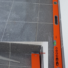 Brak płaszczyzny cokolika balkonu