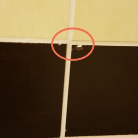 uszkodzenia mechaniczne płytki ściennej_2